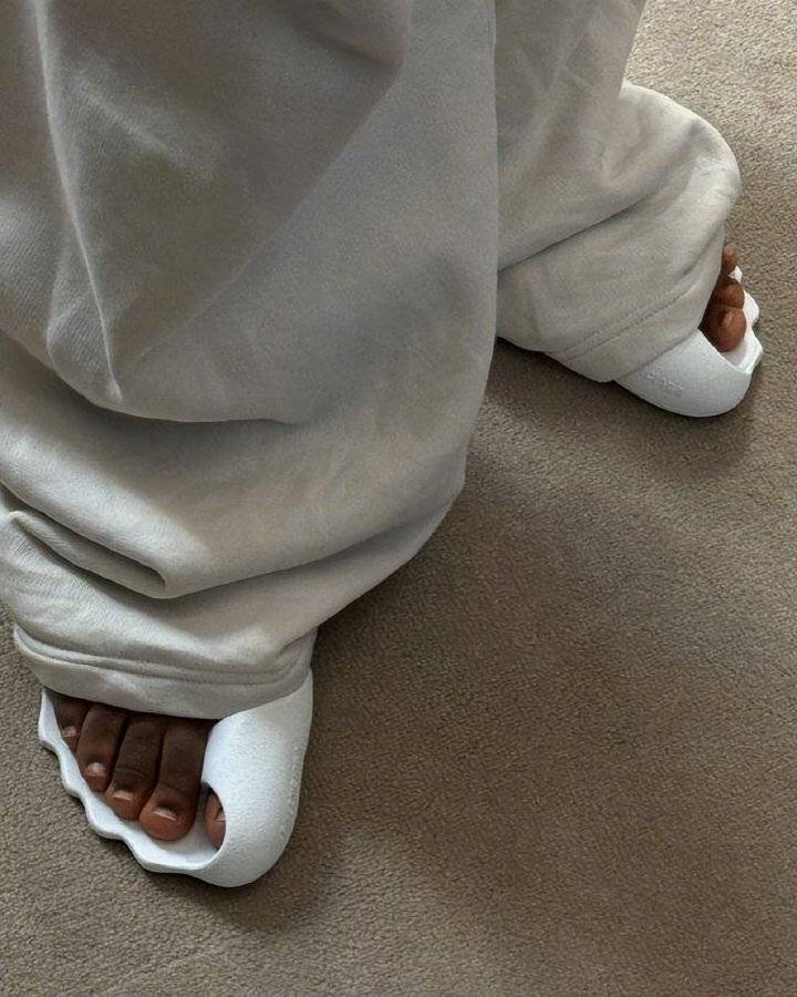 巴黎世家这鞋要卖1万多<strong></p>
<p>rvn币价格行情</strong>？网友看傻：确定不是鞋垫？