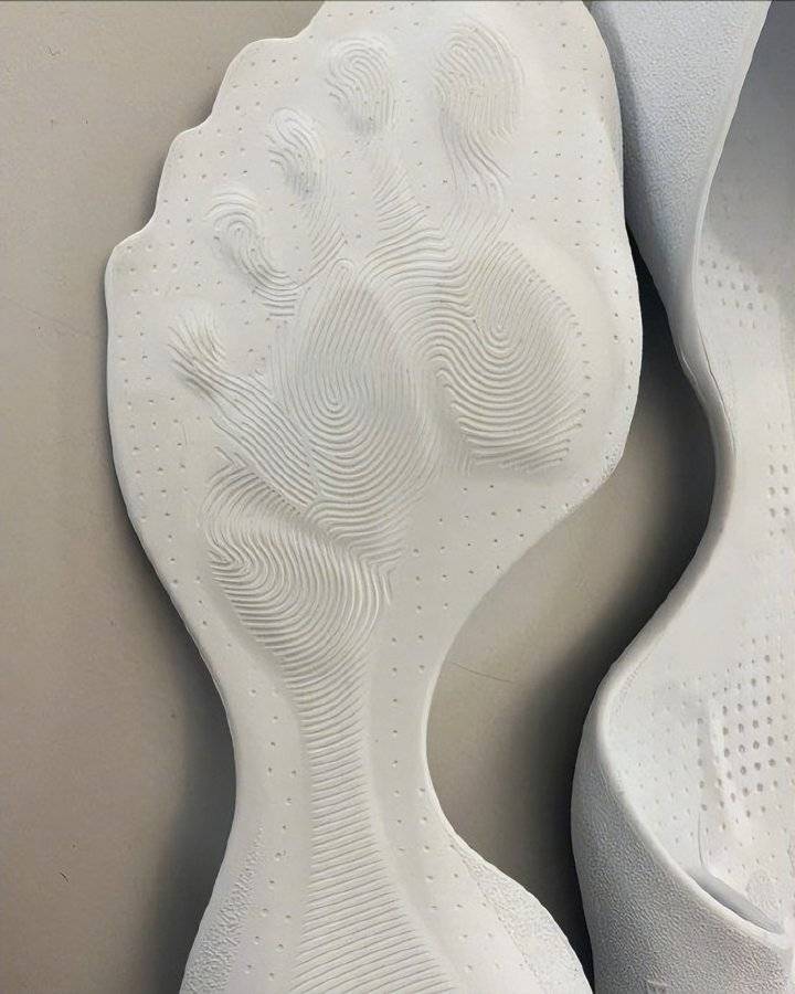 巴黎世家这鞋要卖1万多<strong></p>
<p>rvn币价格行情</strong>？网友看傻：确定不是鞋垫？