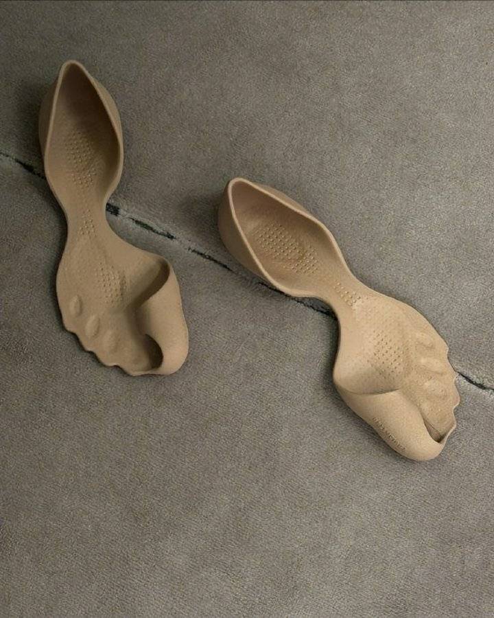 巴黎世家这鞋要卖1万多<strong></p>
<p>rvn币价格行情</strong>？网友看傻：确定不是鞋垫？