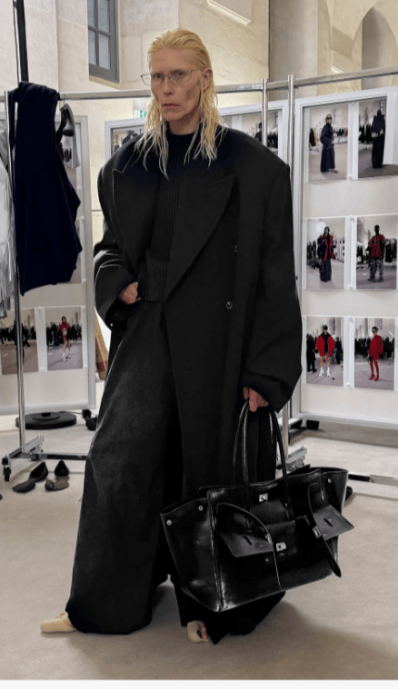 巴黎世家这鞋要卖1万多<strong></p>
<p>rvn币价格行情</strong>？网友看傻：确定不是鞋垫？