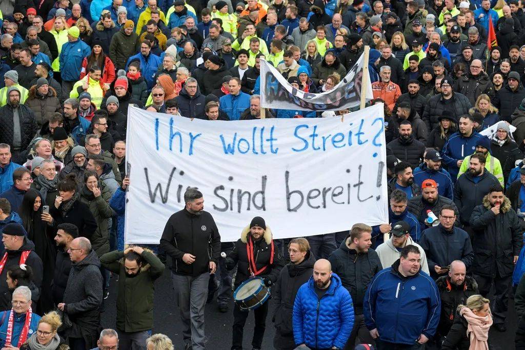 大众汽车10万工人罢工<strong></p>
<p>rvn币价格行情</strong>,欧洲汽车业怎么了?