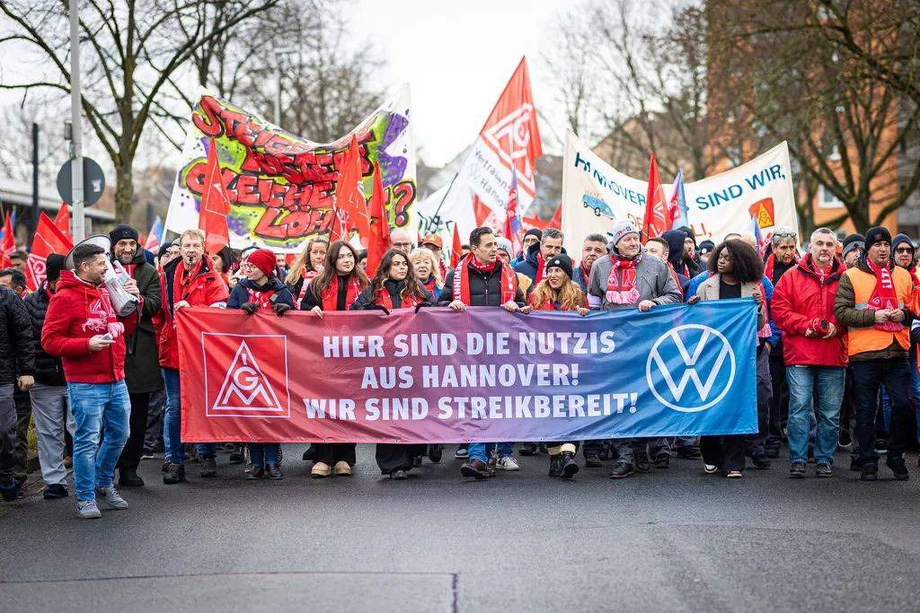 大众汽车10万工人罢工<strong></p>
<p>rvn币价格行情</strong>,欧洲汽车业怎么了?