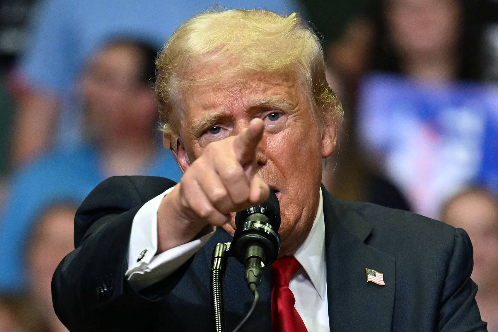 叙利亚央行被盗<strong></p>
<p>binance哪里下载</strong>,总统府遭洗劫!特朗普发声了!美官员:美国将继续在叙利亚驻军