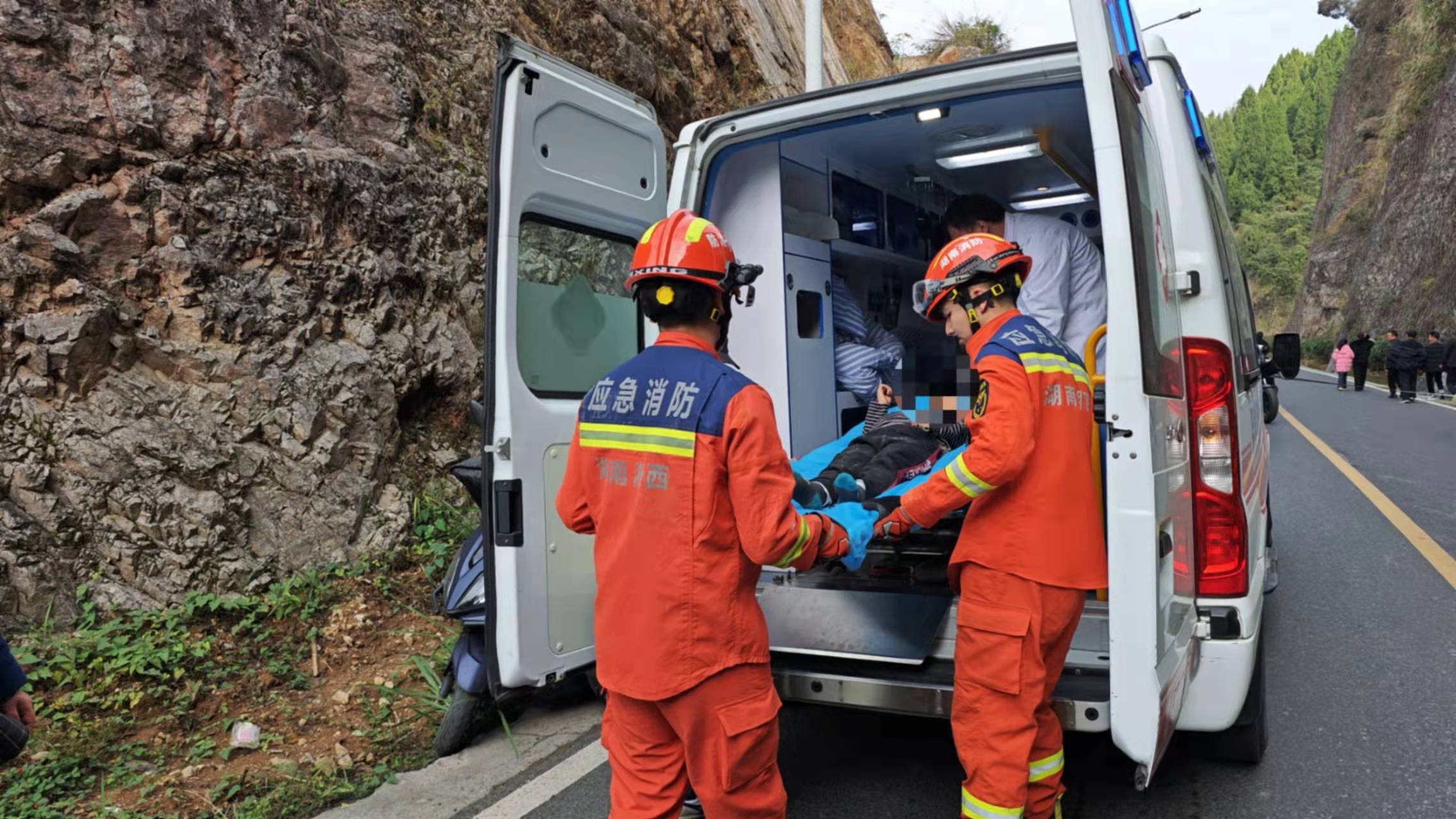 奇迹！湘西6岁男孩滑下40米高悬崖<strong></p>
<p>binance哪里下载</strong>，找到时还能说话！救援人员分析生还原因