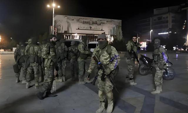 一炮炸开“潘多拉魔盒”!大批外军涌入前线<strong></p>
<p>债券交易市场构成</strong>,普京不得不掏出底牌