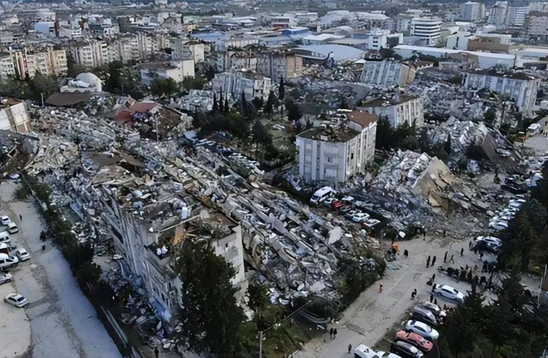 沉默24小时后<strong></p>
<p>各种软件对配置的要求</strong>,阿萨德终于发声,交出总统权力,叙利亚一夜变天