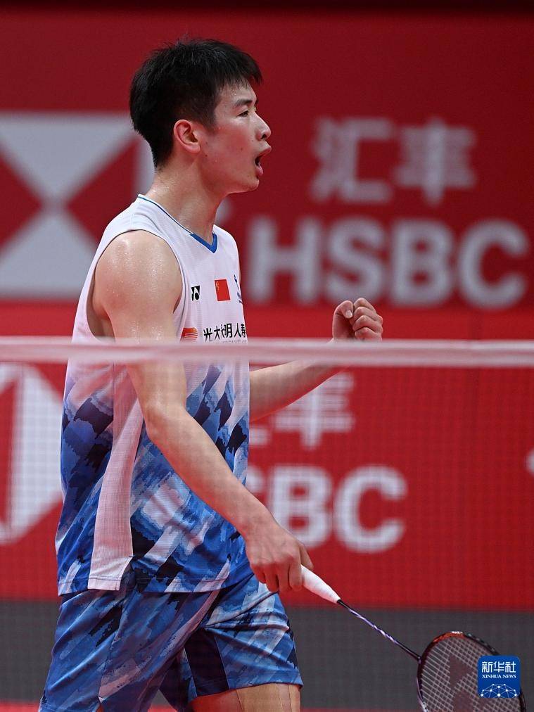 羽毛球世巡赛总决赛:李诗沣胜周天成
