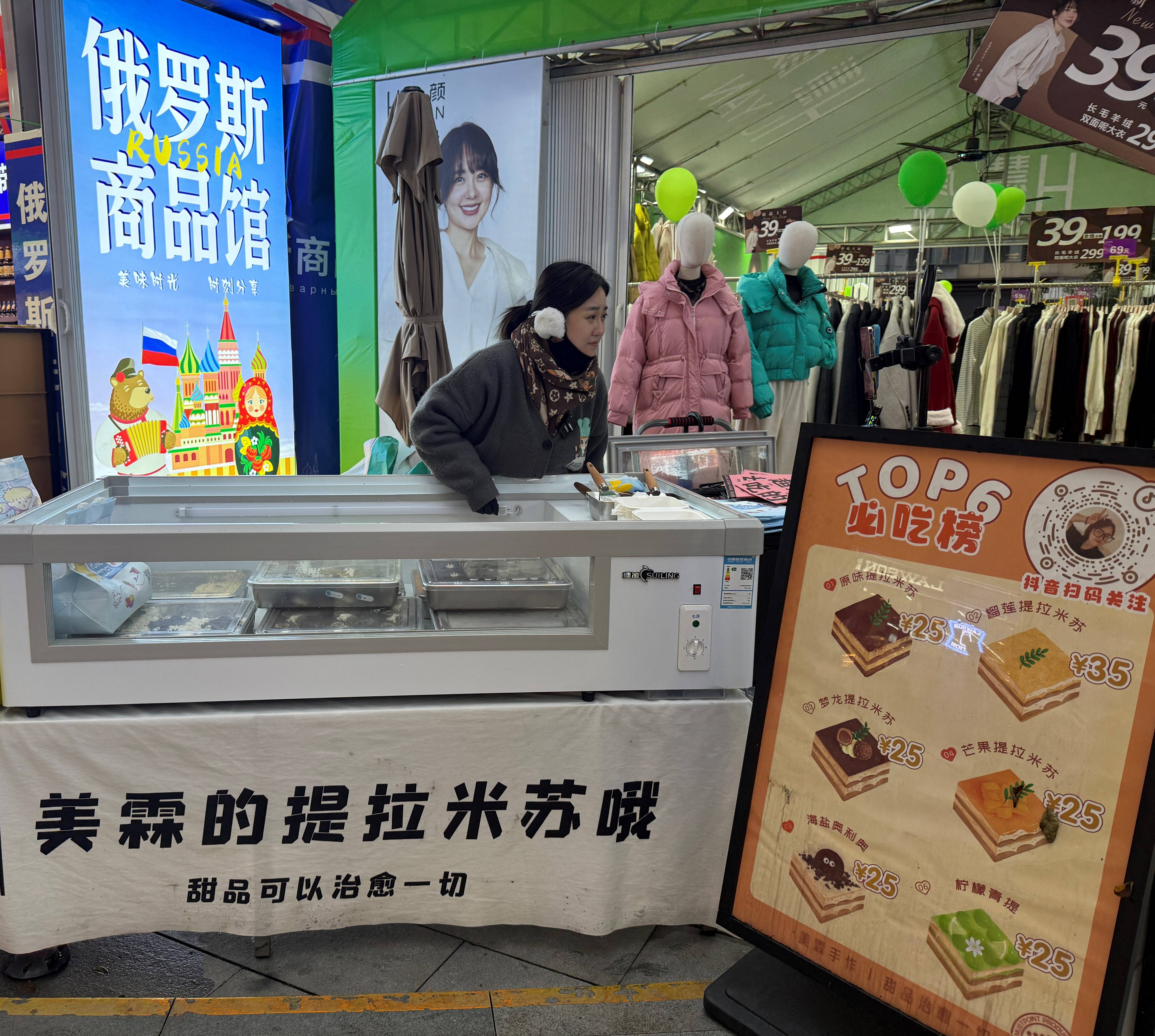 重庆姐弟坠亡案母亲近况:开蛋糕铺 期待重生