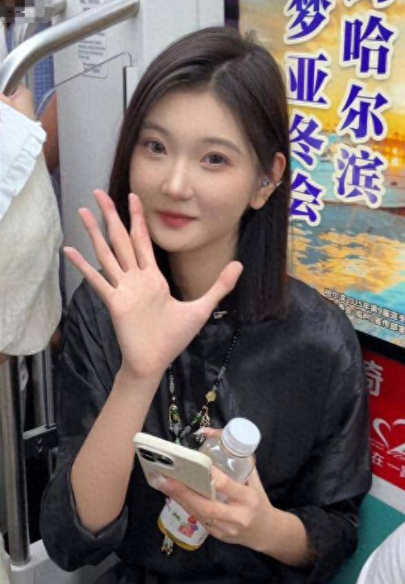 女孩身高2米26貌美如花<strong></p>
<p>货币的时间价值</strong>，妈妈天天发愁：白长这么漂亮，没人敢追