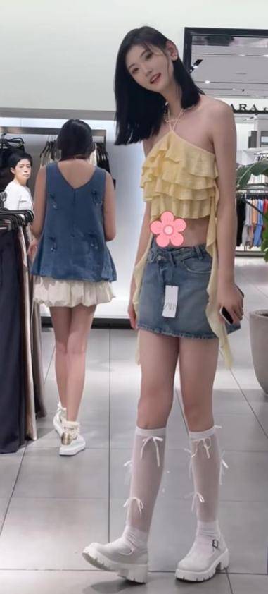 女孩身高2米26貌美如花<strong></p>
<p>货币的时间价值</strong>，妈妈天天发愁：白长这么漂亮，没人敢追