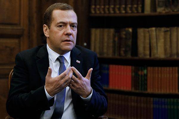 中俄之间<strong></p>
<p>货币的时间价值</strong>，还有“疙瘩”没解开？梅德韦杰夫主动提出2个解决方案