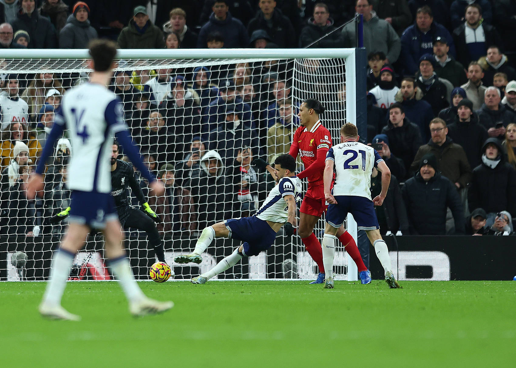 互捅局<strong></p>
<p>货币性资产交换</strong>!英超-萨拉赫2射2传 利物浦6-3热刺获圣诞冠军