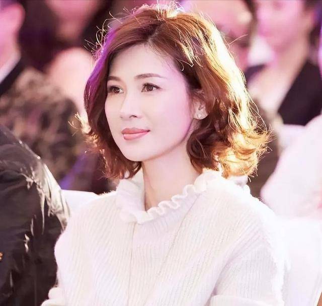 富商周旭辉<strong></p>
<p>货币性资产交换</strong>,44岁娶小12岁女星童蕾,获刑3年后,妻女过得如何?