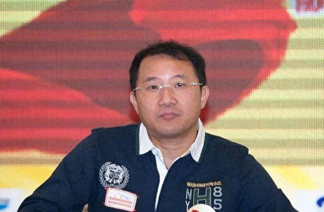 富商周旭辉<strong></p>
<p>货币性资产交换</strong>,44岁娶小12岁女星童蕾,获刑3年后,妻女过得如何?