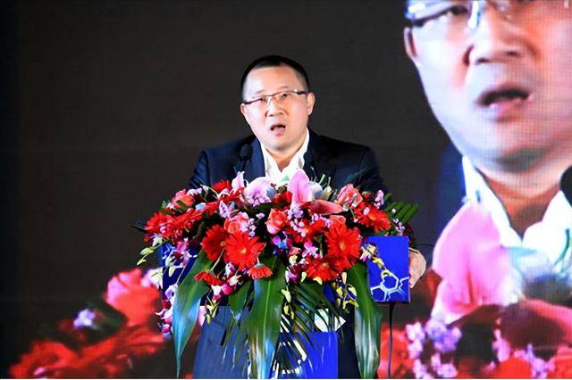 富商周旭辉<strong></p>
<p>货币性资产交换</strong>,44岁娶小12岁女星童蕾,获刑3年后,妻女过得如何?