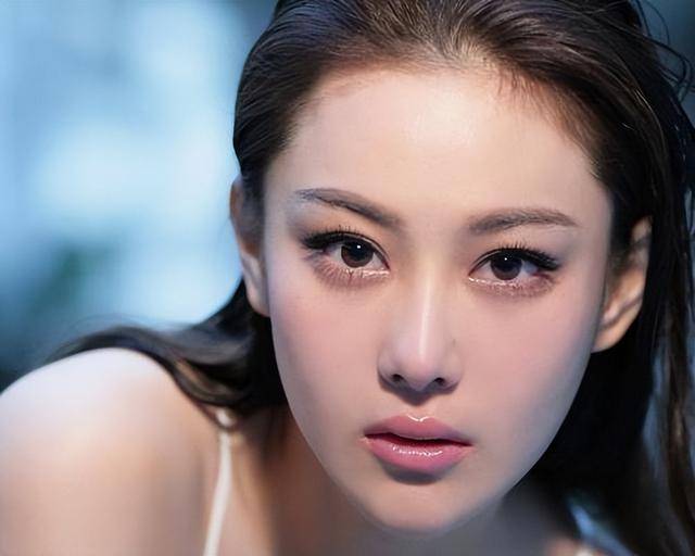 富商周旭辉<strong></p>
<p>货币性资产交换</strong>,44岁娶小12岁女星童蕾,获刑3年后,妻女过得如何?