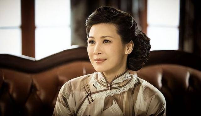 富商周旭辉<strong></p>
<p>货币性资产交换</strong>,44岁娶小12岁女星童蕾,获刑3年后,妻女过得如何?