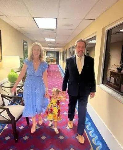 马斯克的“疯狂”父亲<strong></p>
<p>高频炒币工具推荐</strong>，3段婚姻7个孩子，与35岁继女再育新生命