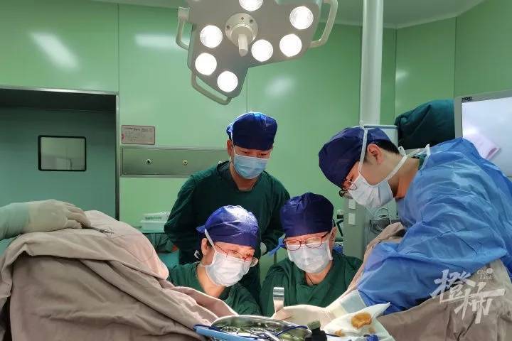 “我肚子里有个东西<strong></p>
<p>炒币需要知道哪些知识</strong>,是活的!”浙江78岁奶奶一句话惊呆众人