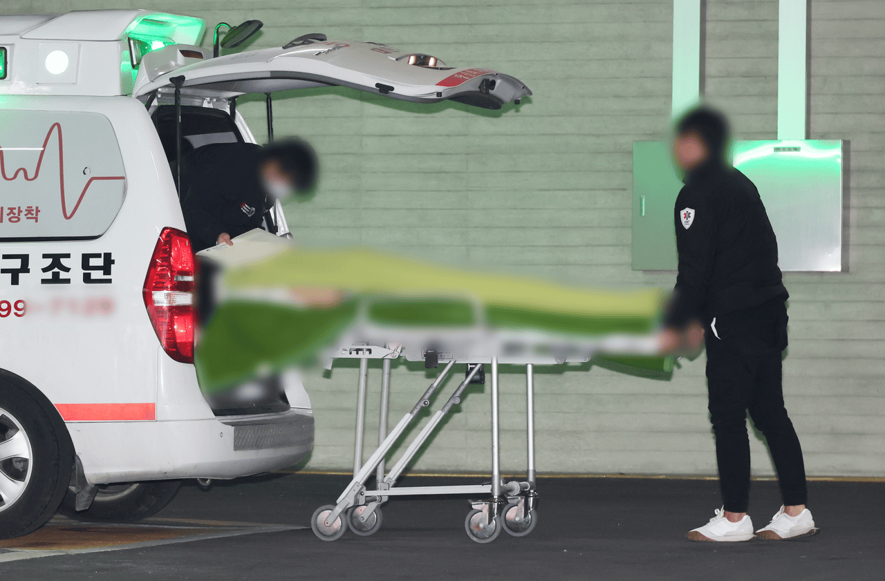 韩国空难两名幸存者:33岁空少恐全身瘫痪<strong></p>
<p>binance查询币价</strong>,空姐脚踝和头部受伤