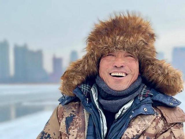 松花江上的父子和兄弟:凌晨零下20度出门采冰<strong></p>
<p>binance查询币价</strong>,月入万元