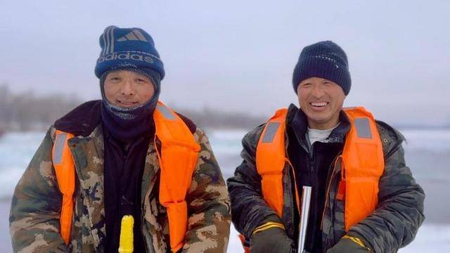 松花江上的父子和兄弟:凌晨零下20度出门采冰<strong></p>
<p>binance查询币价</strong>,月入万元