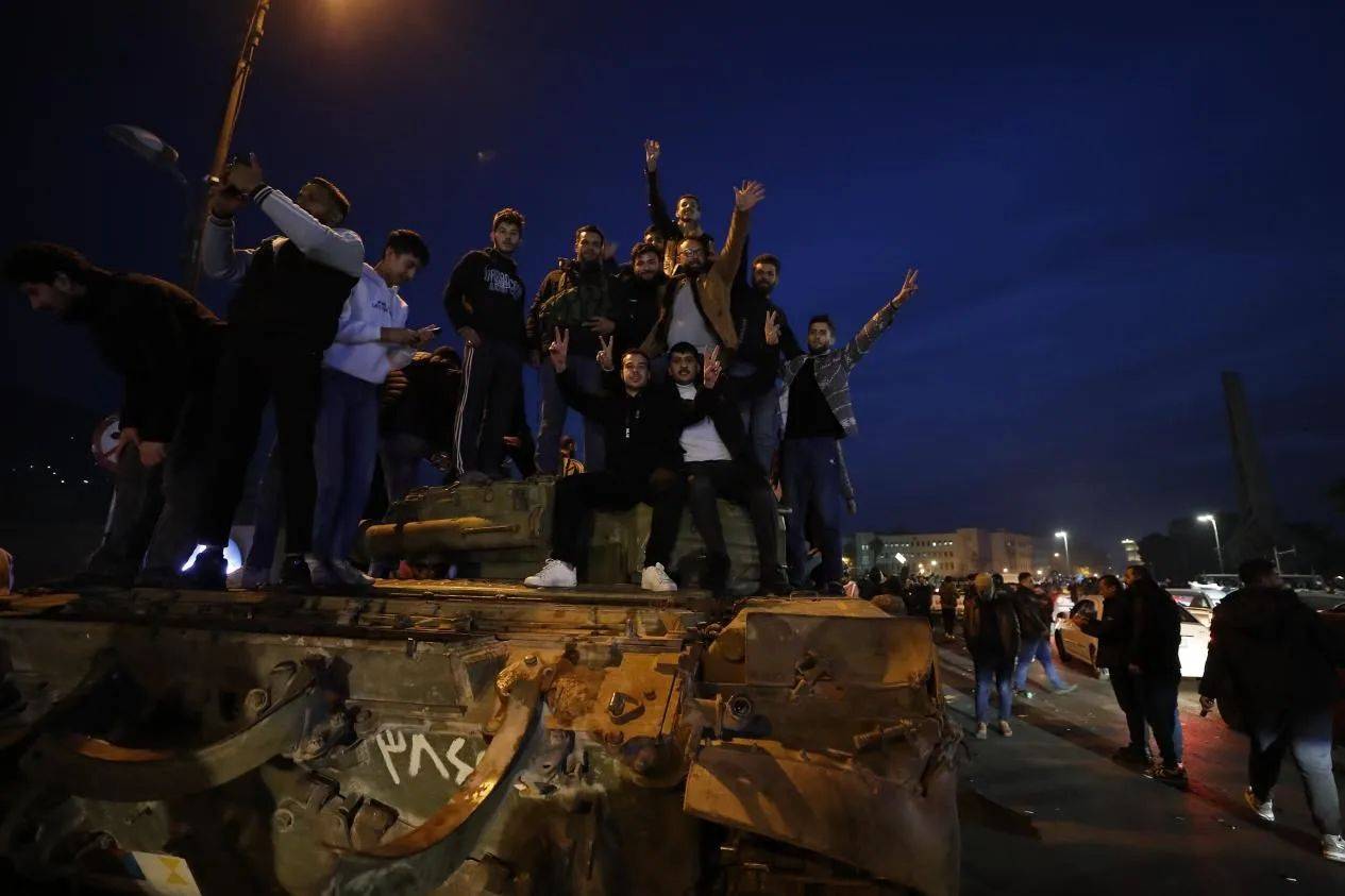 阿萨德残存势力反攻？叙利亚多地爆发示威<strong></p>
<p>gxs币现在价格</strong>，新当局逮捕行动遭伏击