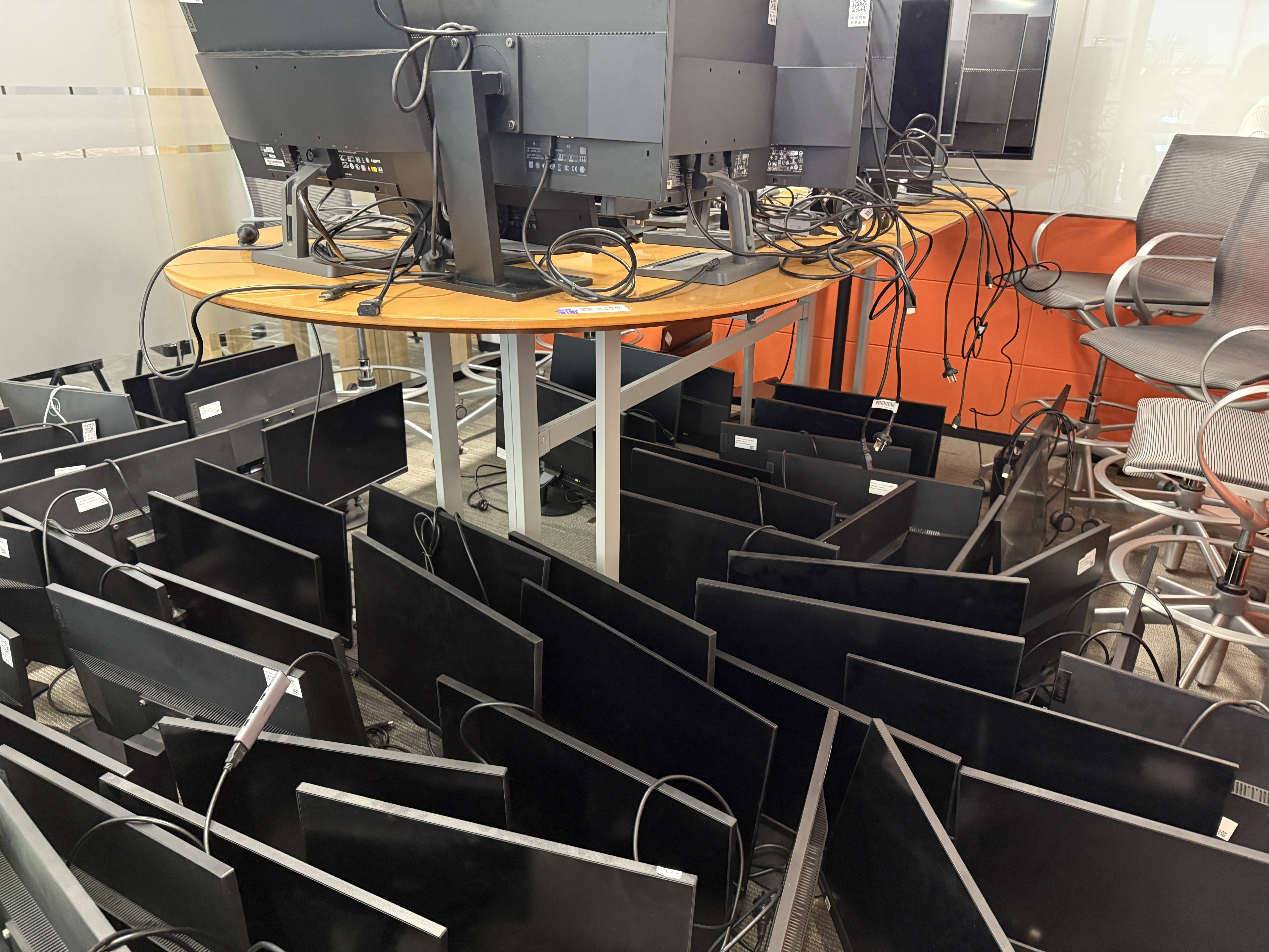 极越闪崩后 有员工庆幸比其<strong></p>
<p>gxs币现在价格</strong>他车企倒得快