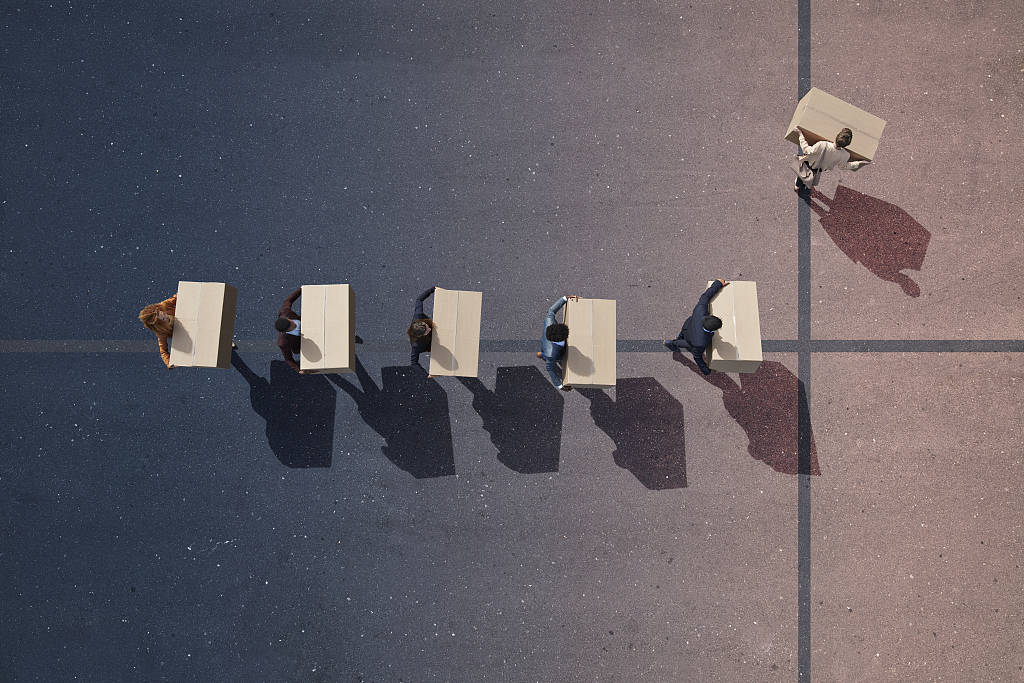 极越闪崩后 有员工庆幸比其<strong></p>
<p>gxs币现在价格</strong>他车企倒得快