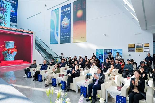 故宫博物院携手苏州湾数字艺术馆<strong></p>
<p>债券交易业务包括</strong>,共启“‘纹’以载道——故宫沉浸式数字体验展”