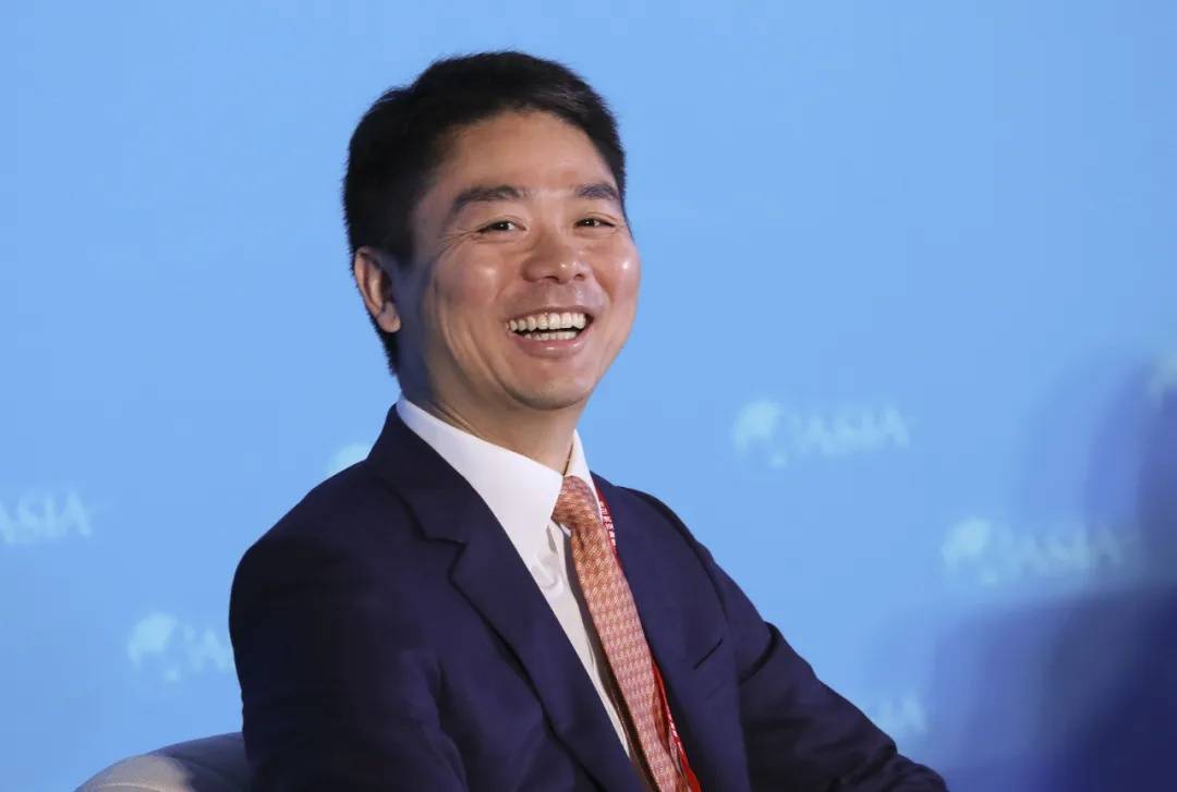 多位老师回应“刘强东发10万现金”<strong></p>
<p>恒生etf交易规则</strong>,师生旧合照曝光