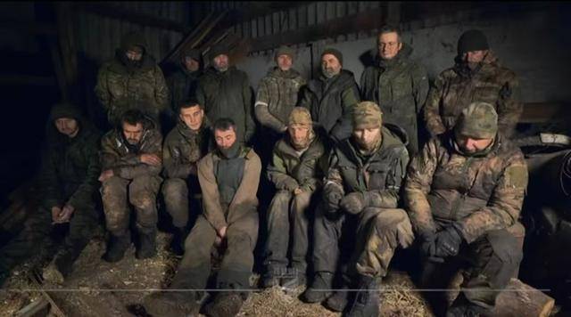 “兵书”看了不少！乌军2名伞兵深夜突袭<strong></p>
<p>恒生etf交易规则</strong>，意外活捉14名俄军