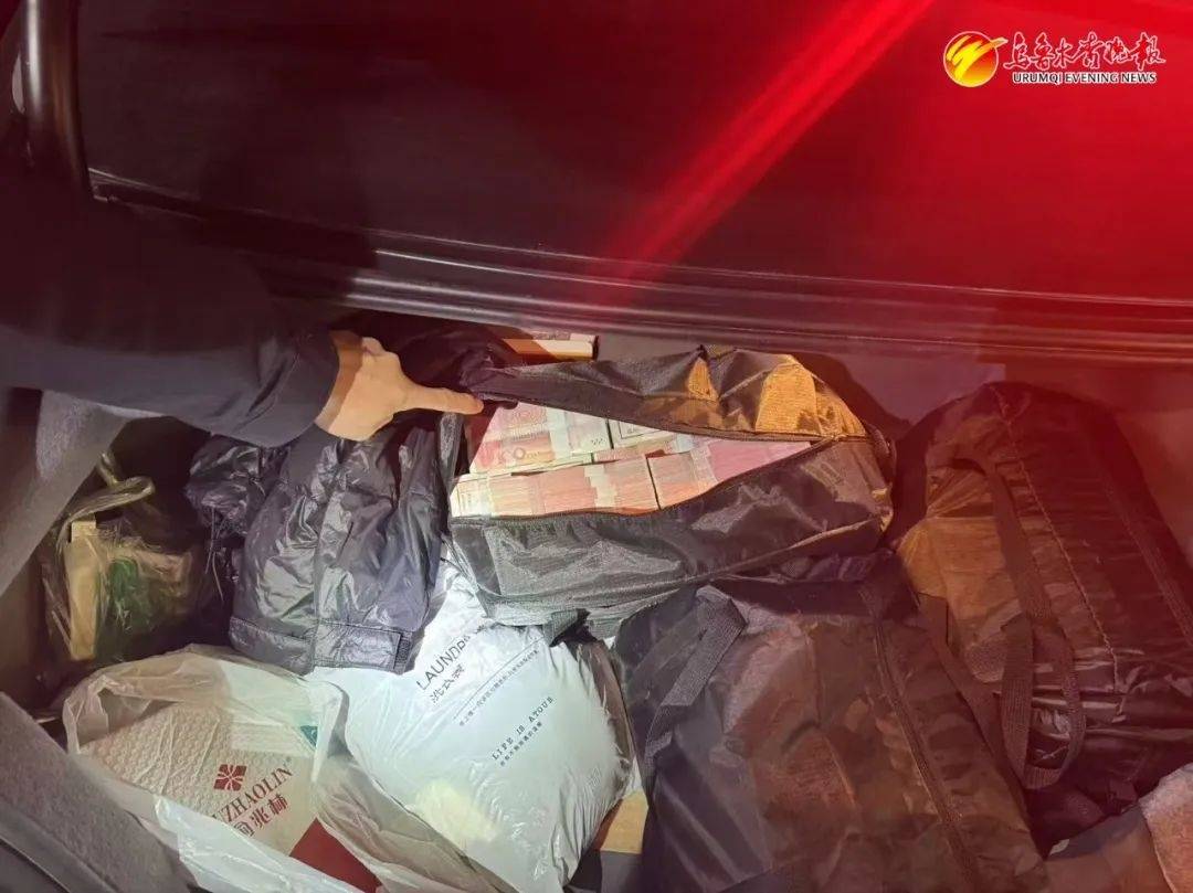 乌鲁木齐一车主550万元现金放车上<strong></p>
<p>恒生etf交易规则</strong>,车门还没锁......