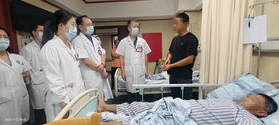 广州一“老酒鬼”路边捡到宝<strong></p>
<p>货币市场进入门槛</strong>,笑着笑着倒下了……