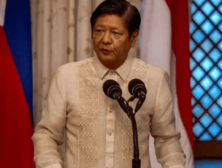 菲政坛一夜大变<strong></p>
<p>货币市场进入门槛</strong>,杜特尔特家族等到翻盘机会?军方表态绝不插手