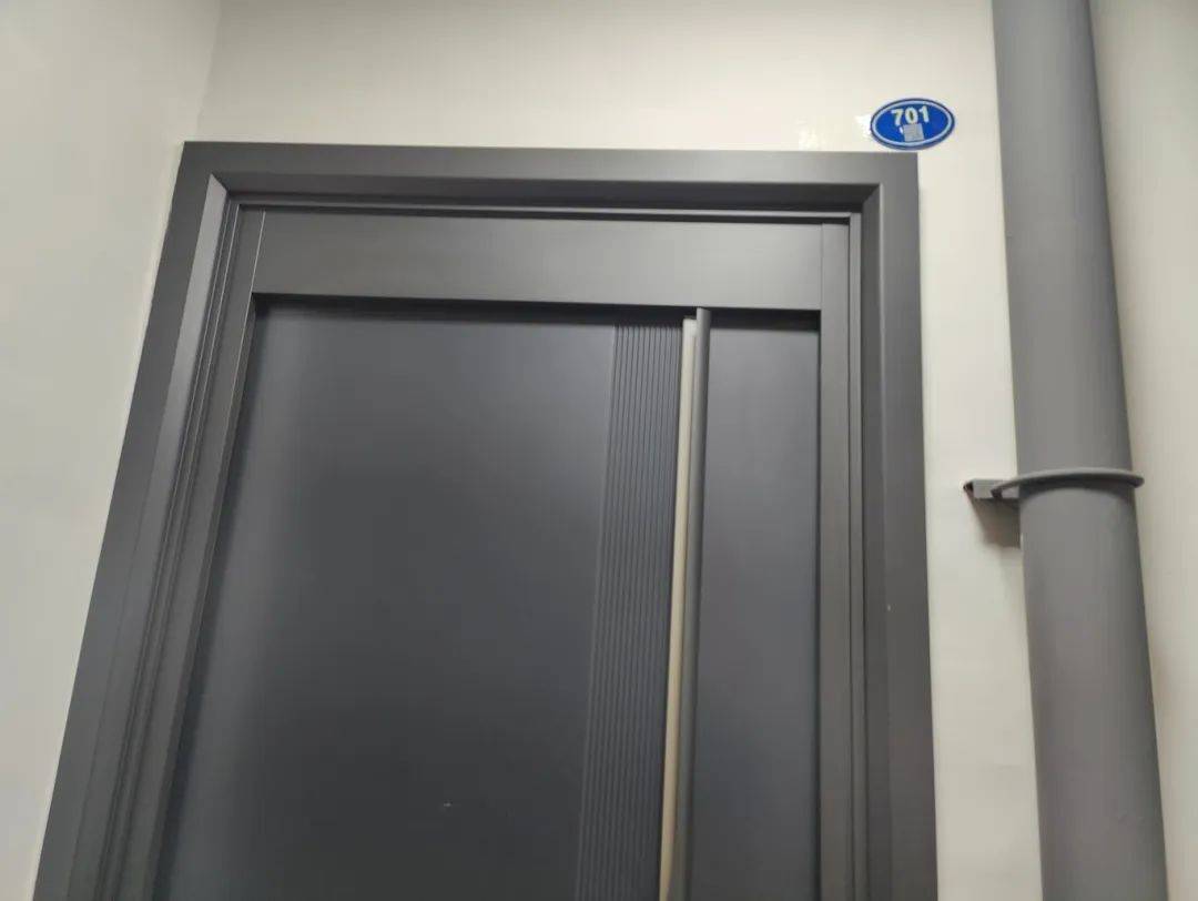 “太恶心了<strong></p>
<p>债券现券交易收费标准</strong>!”楼上邻居将饭厅位置改成厕所……