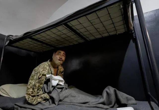 普京怕是绝对没料到!2名朝鲜士兵被抓<strong></p>
<p>债券现券交易收费标准</strong>,乌克兰问出两大大秘密