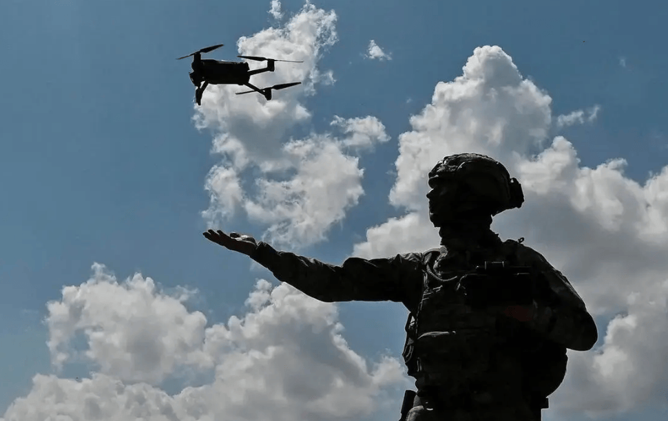 俄军不用打了?乌数十万人逃跑<strong></p>
<p>币圈比较好的论坛</strong>,泽连斯基彻底急了,信号不一般!