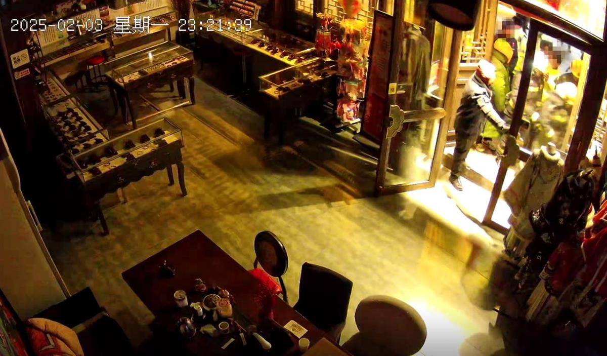 大同官方核查“店铺被撬锁开灯”事件<strong></p>
<p>币圈比较好的论坛</strong>，律师：撬锁入室涉嫌违法，且滥用行政权力