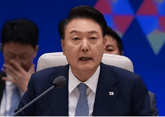 韩国政坛巨震!尹锡悦深陷囹圄<strong></p>
<p>币圈比较好的论坛</strong>,李在明危在旦夕,中方回了1句话