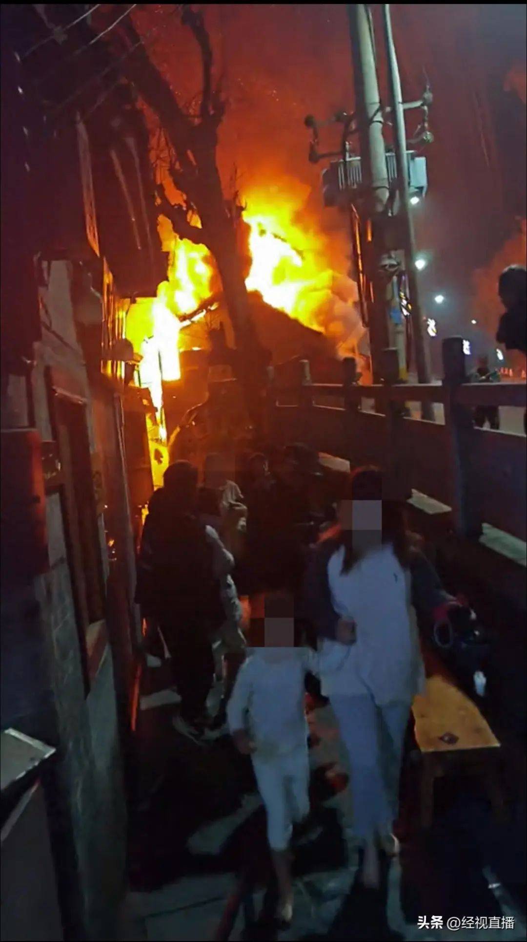 凤凰古城一建筑深夜起火:有游客穿睡衣逃生<strong></p>
<p>币圈比较好的论坛</strong>,当地多部门调查