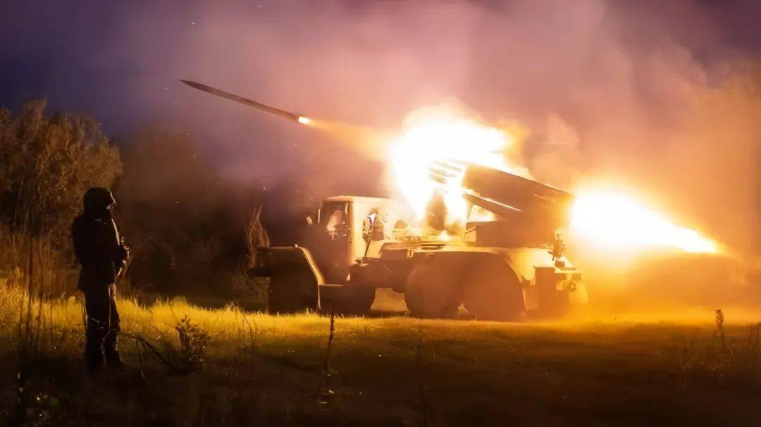 俄军突袭库皮扬斯克<strong></p>
<p>债券市场交易时间</strong>,千辆战车大举渡河,乌克兰紧急反应:泽连斯基如何应对?