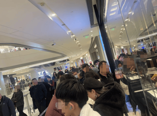 金价突破860元/克<strong></p>
<p>债券市场交易时间</strong>，有人跨城买：排了好长的队，下手晚了就抢光