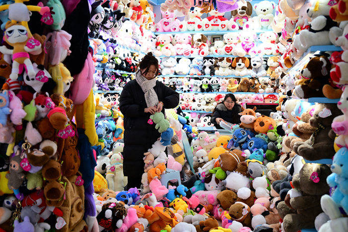 “中国义乌对特朗普关税不以为然：早就准备好了<strong></p>
<p>广州那里可以老币换新币</strong>，不缺订单”