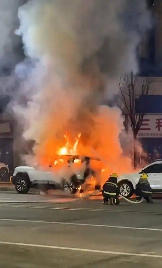 10岁娃点烟花烧毁40多万新车<strong></p>
<p>广州那里可以老币换新币</strong>,家长无力赔偿,车主:又订一辆新的