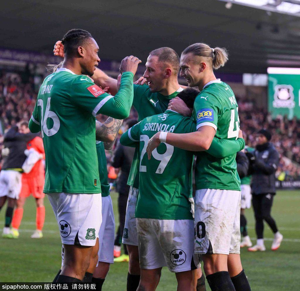 比赛日:C罗40岁后首球 利物浦遭英冠队淘汰 曼联越位半米绝杀