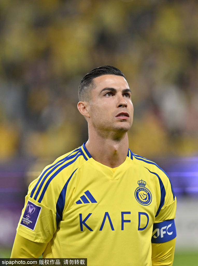 比赛日:C罗40岁后首球 利物浦遭英冠队淘汰 曼联越位半米绝杀