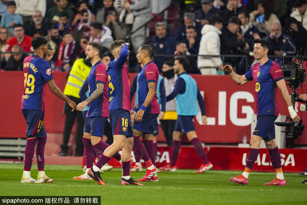 比赛日:C罗40岁后首球 利物浦遭英冠队淘汰 曼联越位半米绝杀