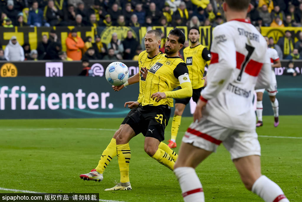 比赛日:C罗40岁后首球 利物浦遭英冠队淘汰 曼联越位半米绝杀