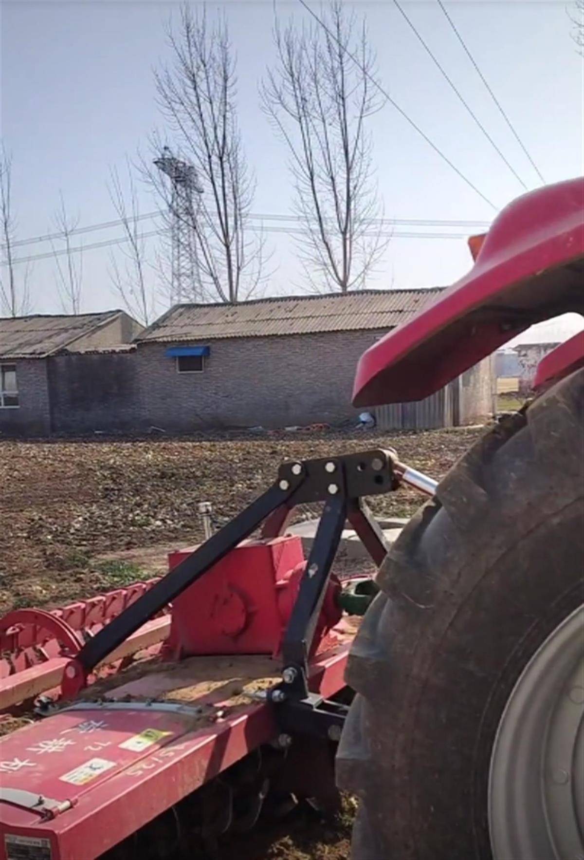 焦作20亩小麦青苗凌晨被毁<strong></p>
<p>好用的换ip软件</strong>，两名肇事者丢下拖拉机逃跑，警方：案件正处理